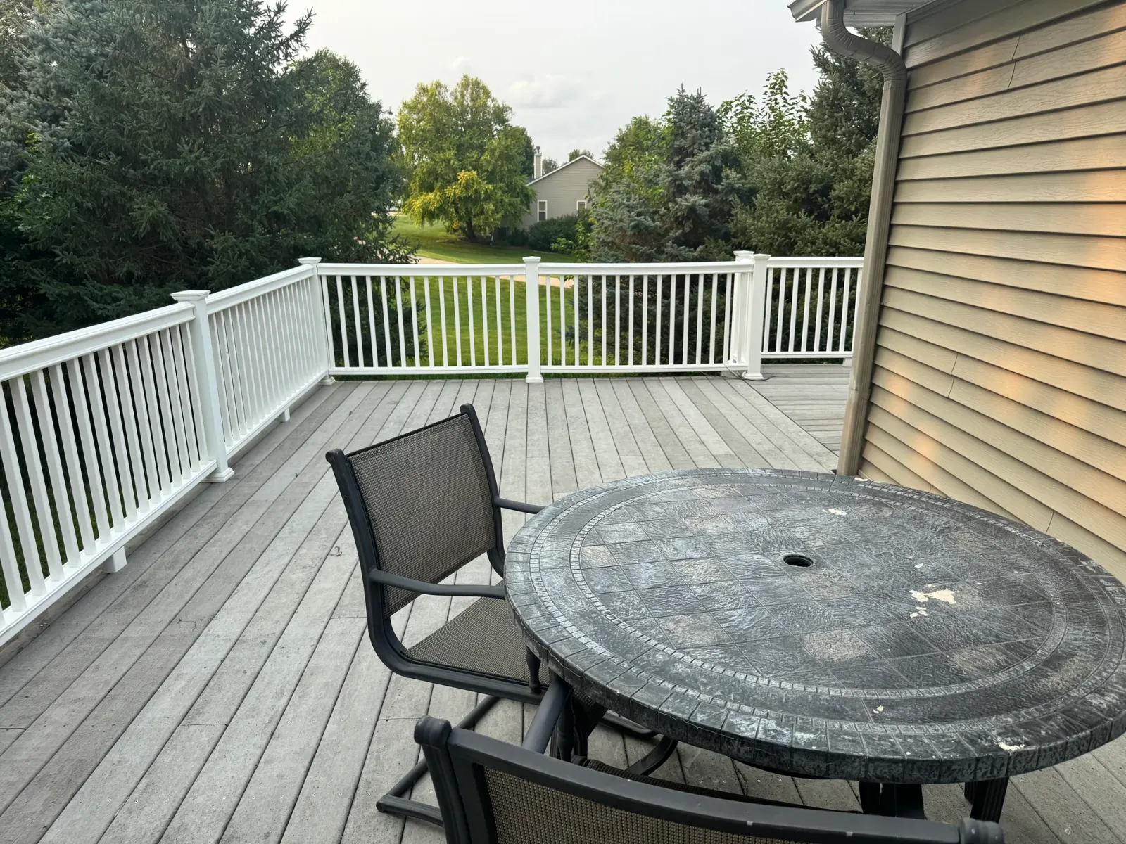10908 NW 107th Street, Granger, Iowa - Table And Chairs