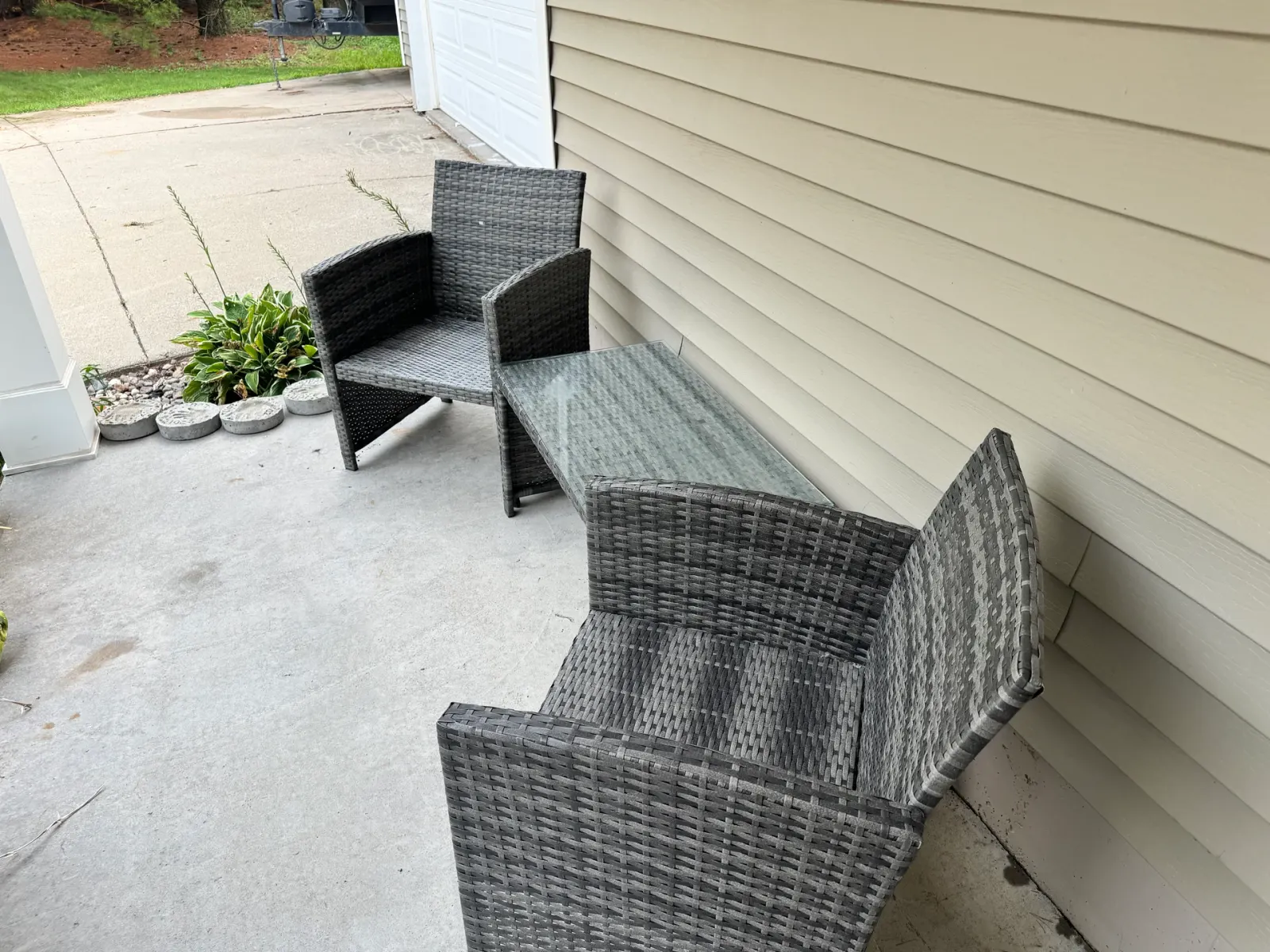 10908 NW 107th Street, Granger, Iowa - Wicker Seating
