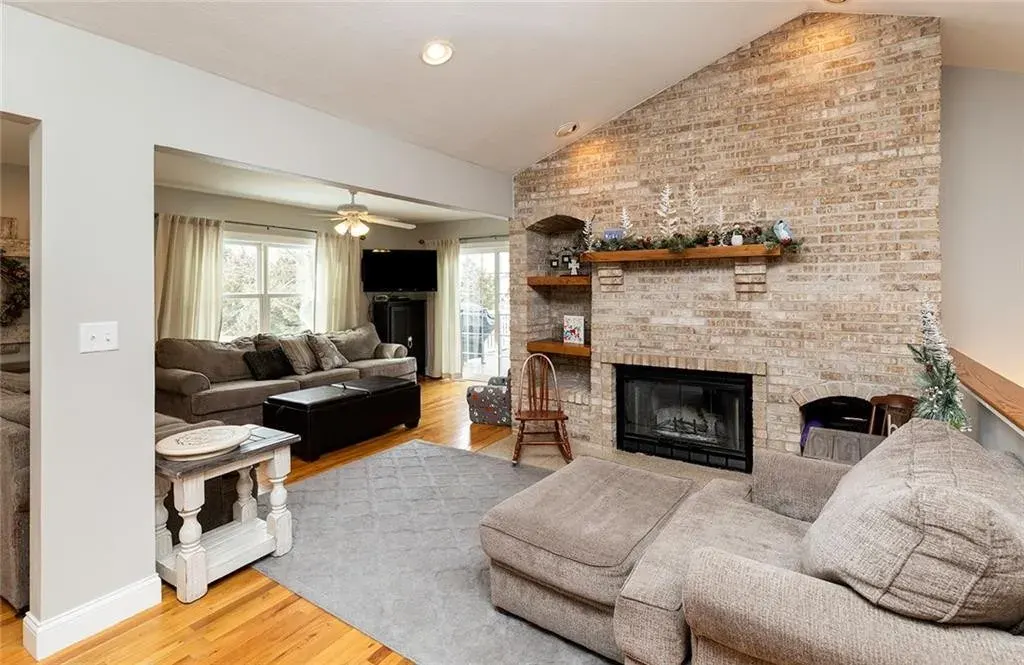 10908 NW 107th Street, Granger, Iowa - Great Room